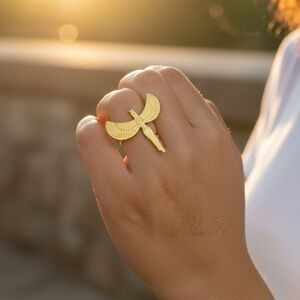 Elegant Gold Winged Ring